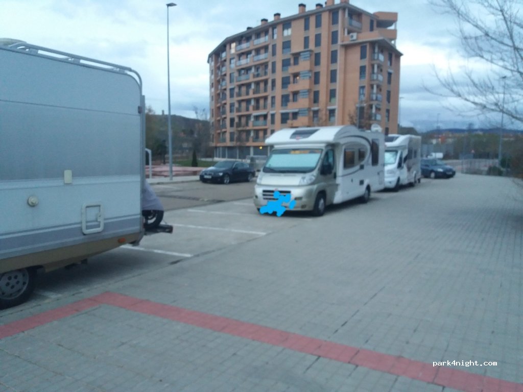 (50300) Calatayud - 2923 Calle Casta Álvarez — foto
