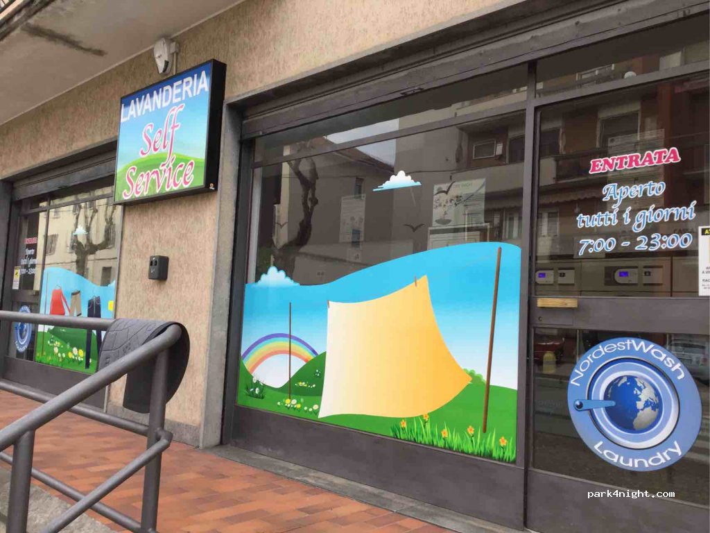 (21020) Varano Borghi - 31 Viale Vittorio Veneto — foto