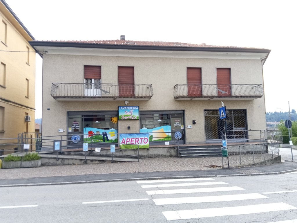 (21020) Varano Borghi - 31 Viale Vittorio Veneto — foto 2