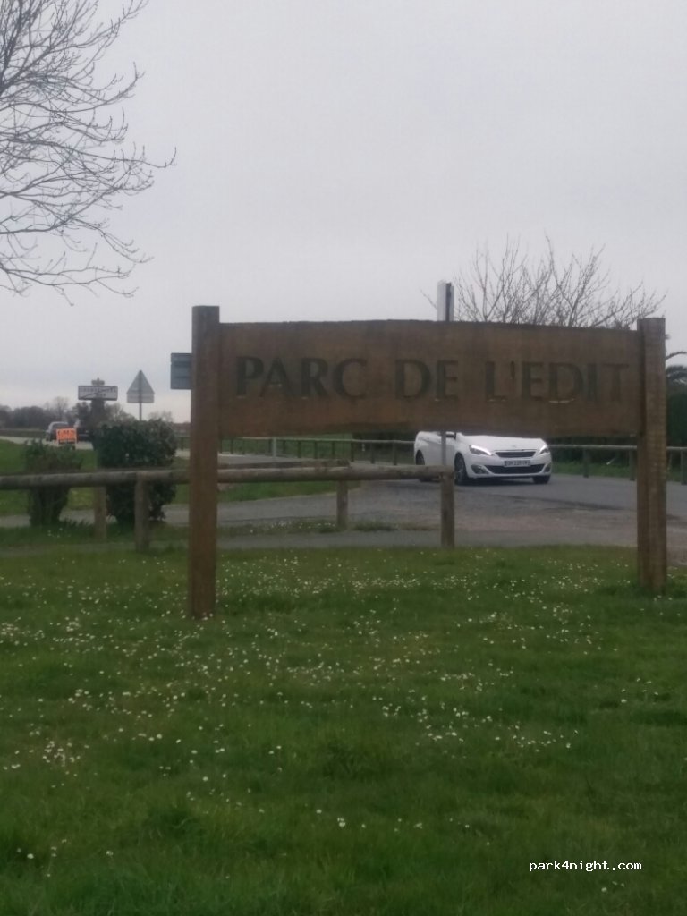 Aire de camping-car Parc de l'Edit — foto 2