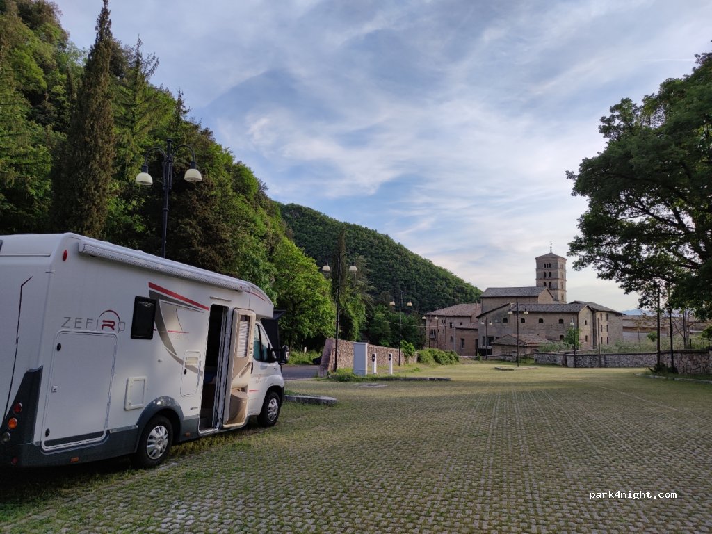 (00028) Subiaco - 41 Via dei Monasteri — foto
