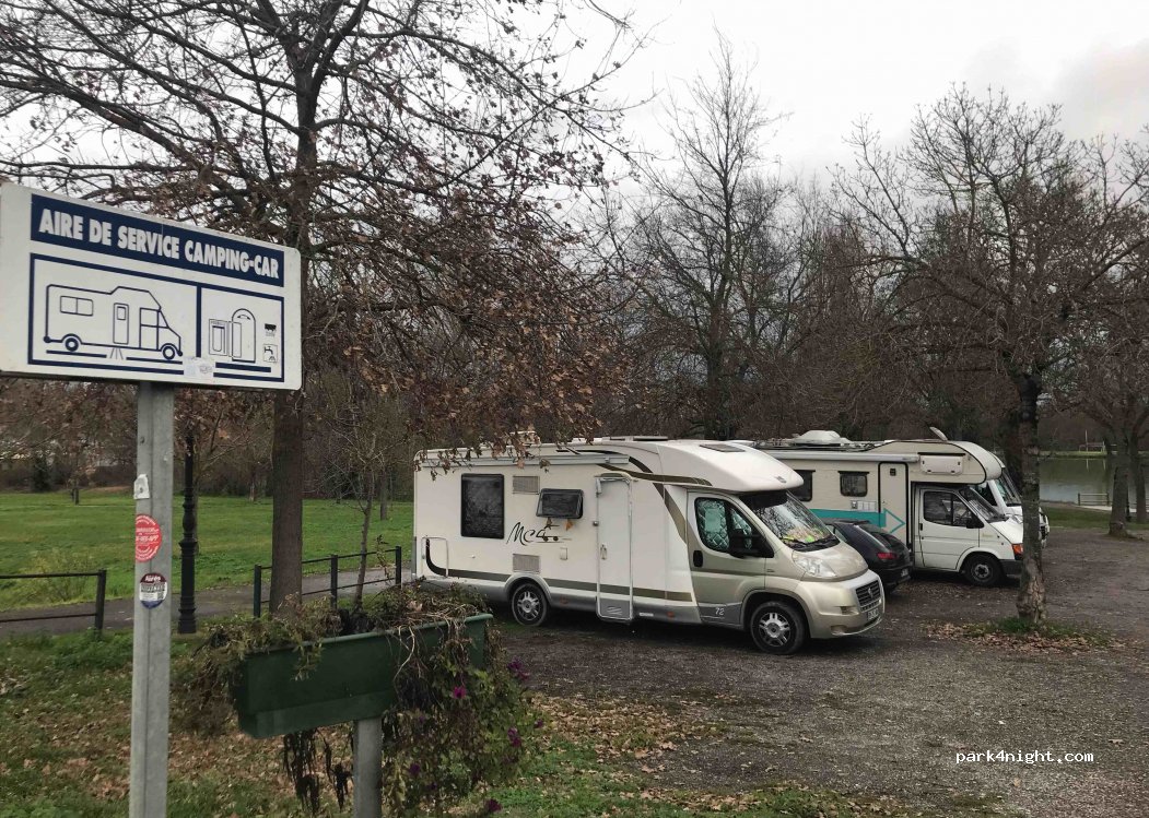 Aire de camping-cars Gimont — foto