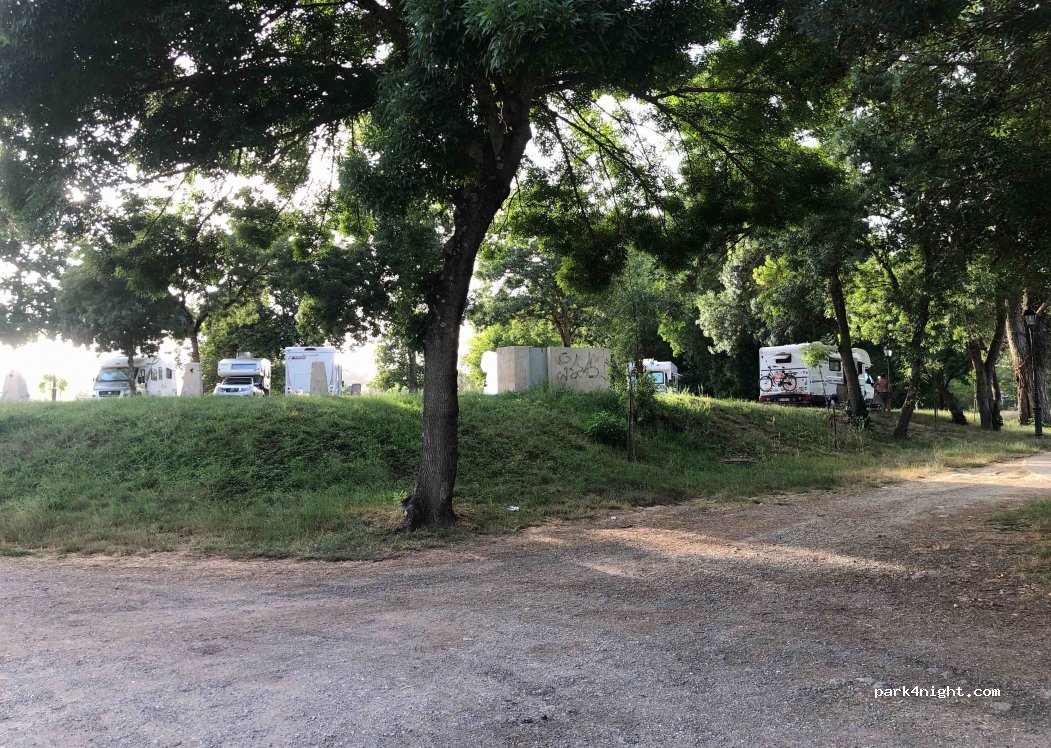 Aire de camping-cars Gimont — foto 3