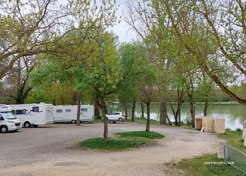Aire de camping-cars Gimont — foto 4