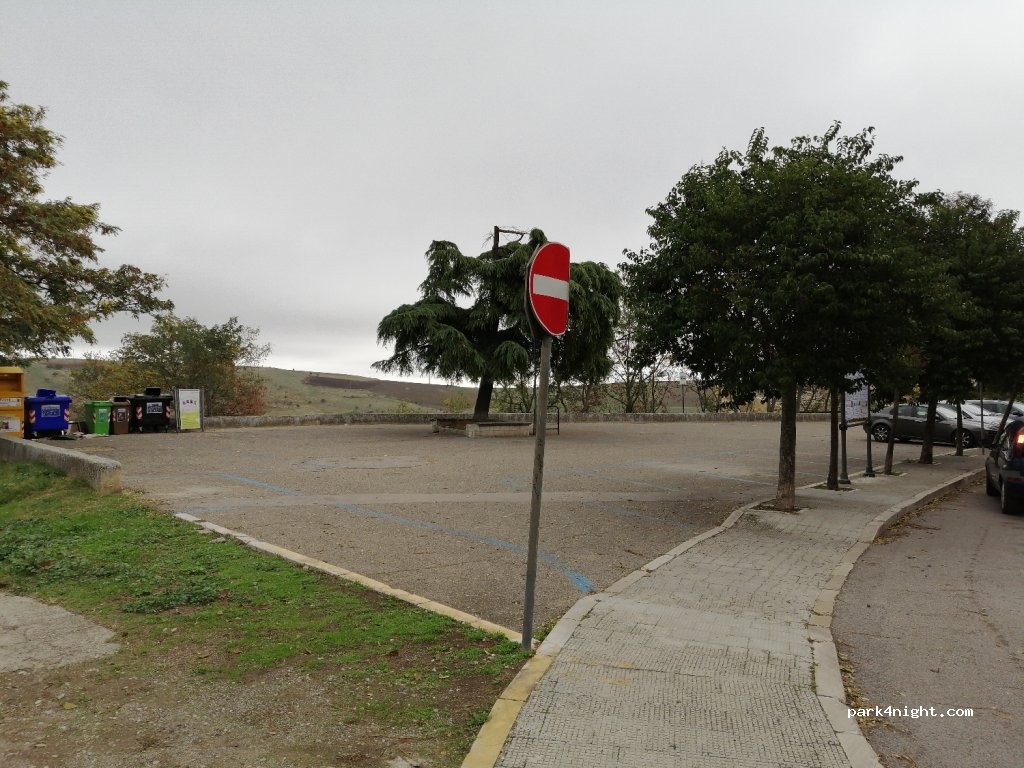 (85025) Melfi - Parcheggio del tribunale — foto 2