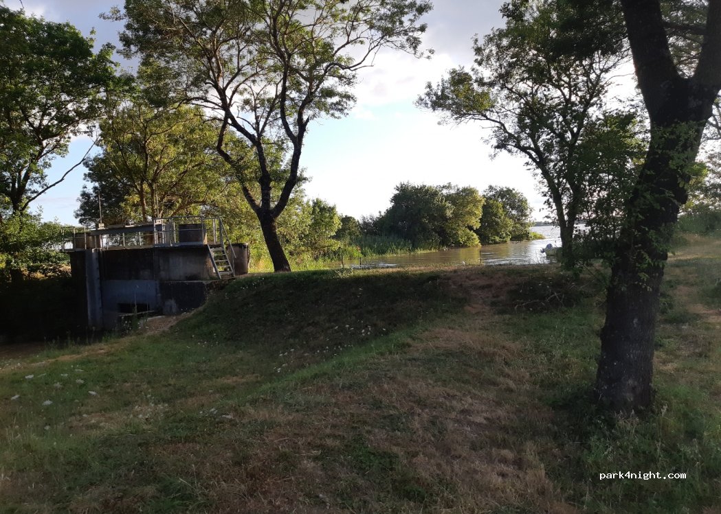 (33390) Saint-Gènes-de-Blaye - Unnamed Road — foto 4