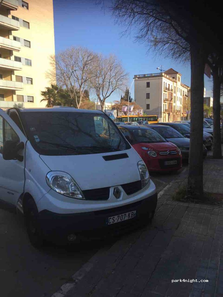 (08030) Barcelona - 149 Passeig de Torras i Bages — foto