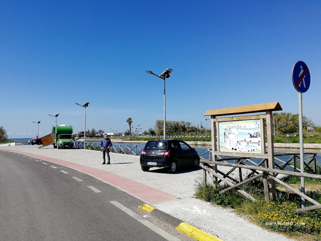(04016) Latina LT - 2657 Strada Lungomare — foto
