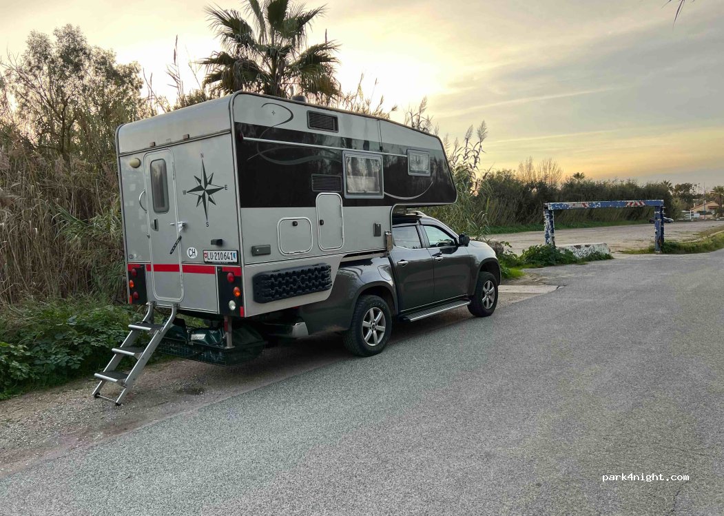 (83400) Hyères - 223 Chemin Denis Papin — foto 4