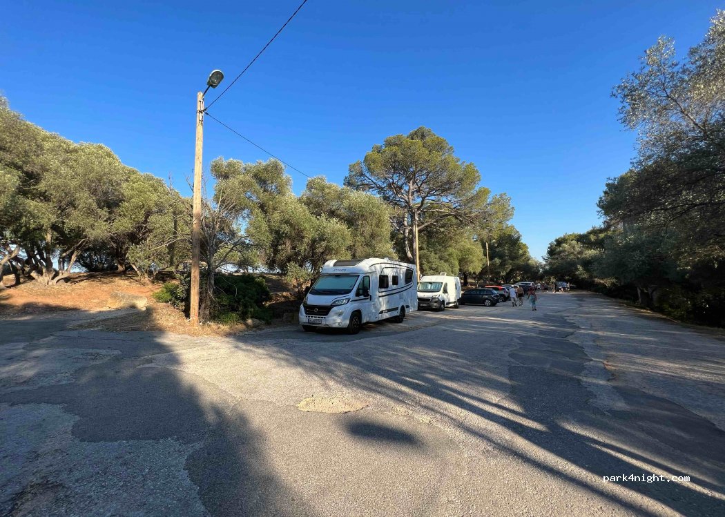 (83400) Hyères - 349 Boulevard Félix Descroix — foto 2