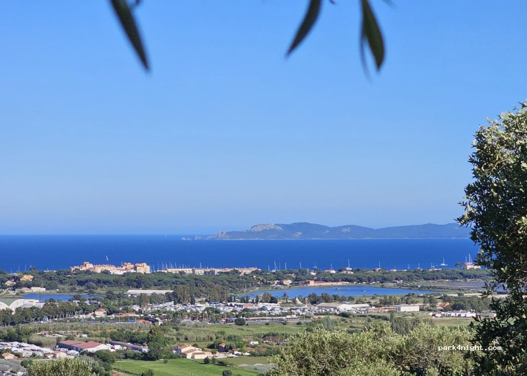 (83400) Hyères - 349 Boulevard Félix Descroix — foto 4