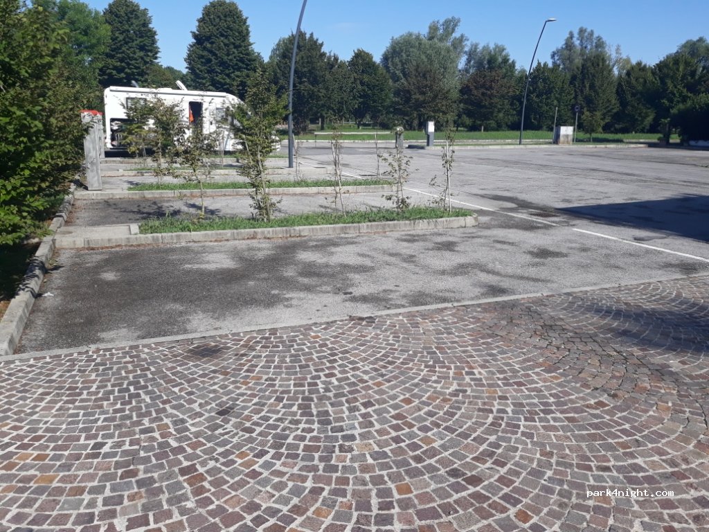(33079) Sesto Al Reghena - 9 Viale degli Olmi — foto