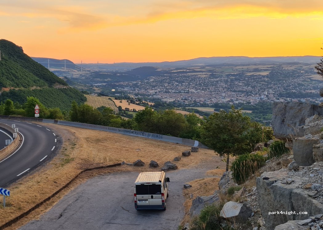 (12100) Millau - Route de la Cavalerie — foto 4