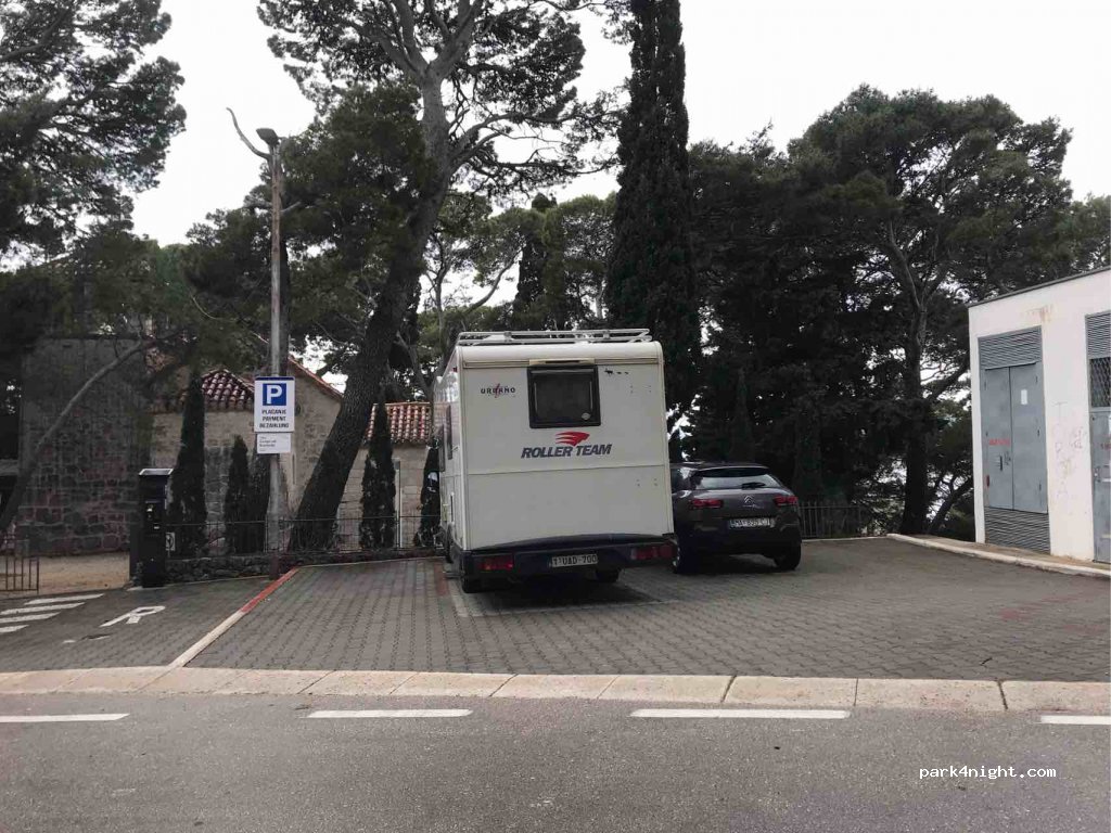 (21322,) Brela - put Solina — foto