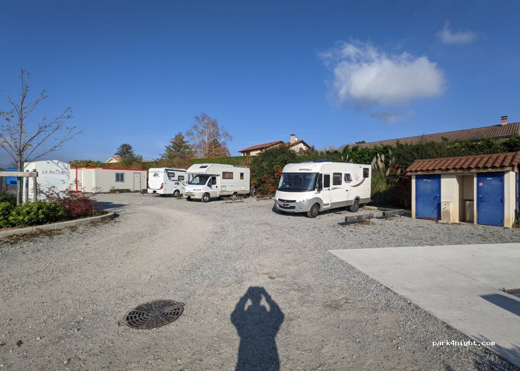 Aire camping-car Reventin-Vaugris — foto 2