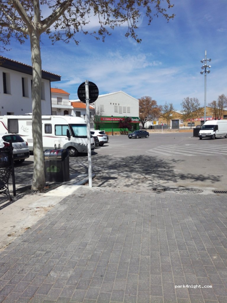 (13620) Pedro Muñoz - 11 Paseo de la Mota — foto