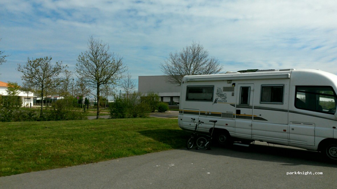 (85440) Talmont-Saint-Hilaire - Avenue des Sports — foto 2