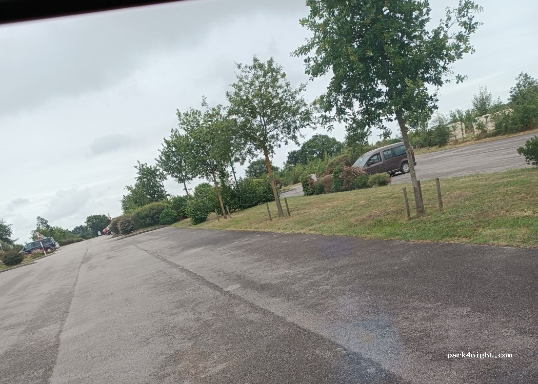 (85440) Talmont-Saint-Hilaire - Avenue des Sports — foto 3