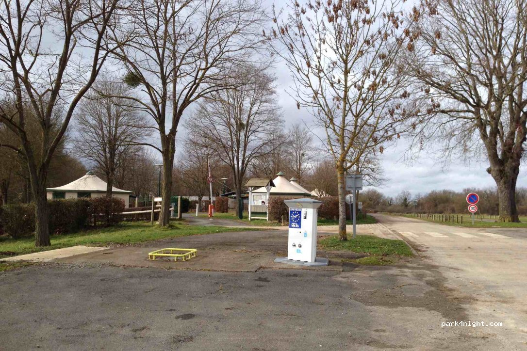 (18210) Bessais-le-Fromental - Goule — foto