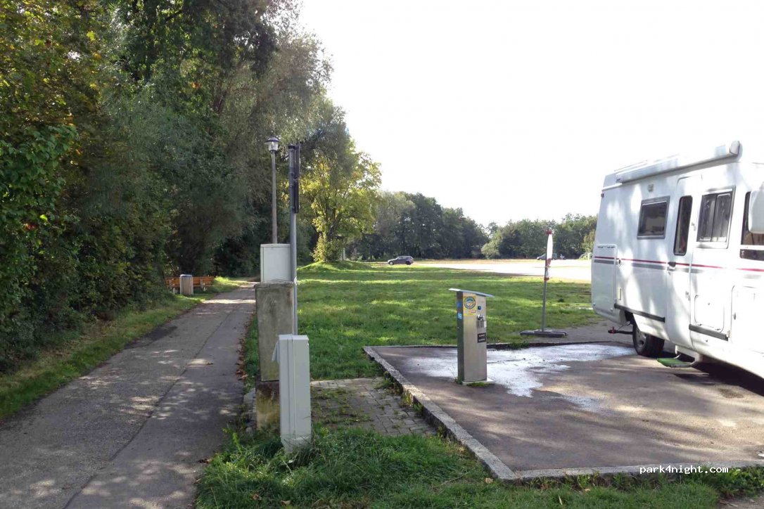 Wohnmobilstellplatz am Festplatz in Schwandorf — foto