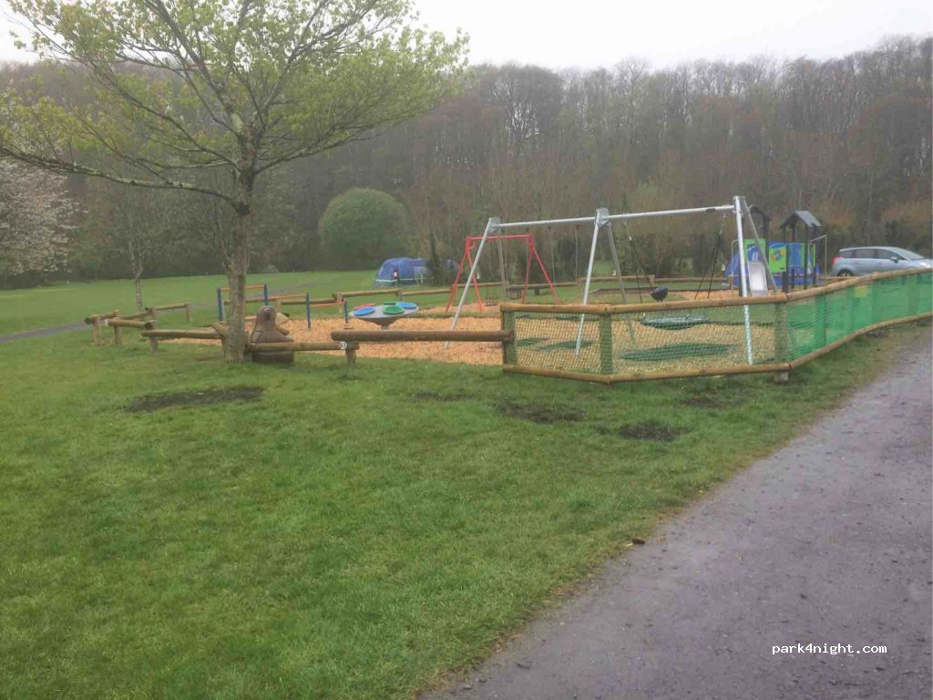 Riverside Camping — foto 2