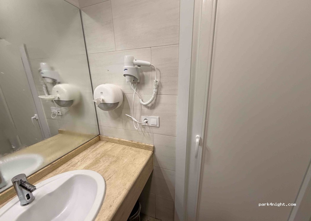 (14100) La Carlota - 234 Avenida Carlos III — foto