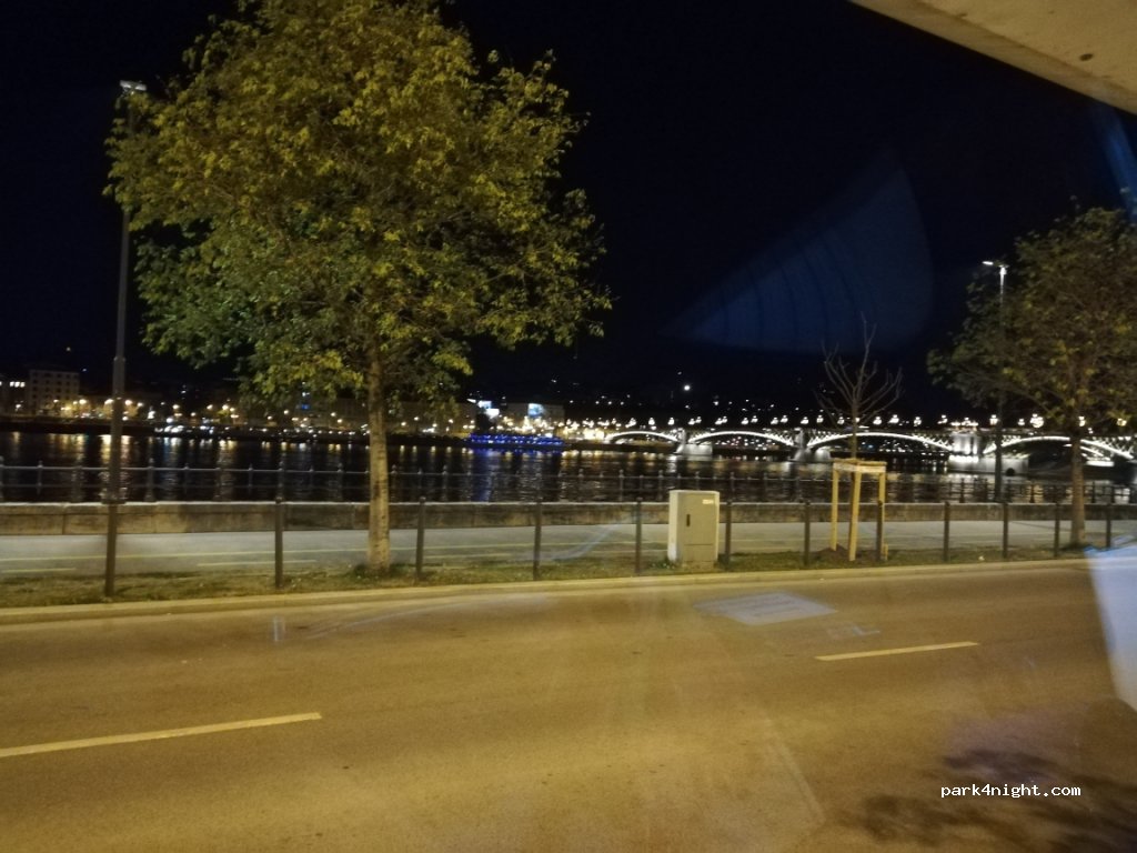 (1055) Budapest - Széchenyi rakpart — foto 4