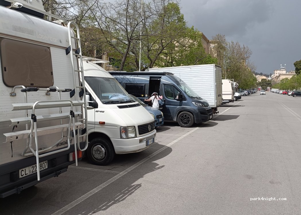 (93100) Caltanissetta - 54 Viale Regina Margherita — foto 2