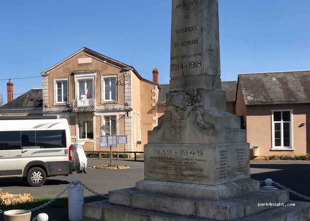 (36120) Sassierges-Saint-Germain - 2 Place de la Mairie — foto 2