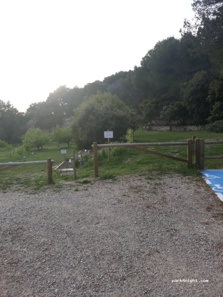 (13250) Cornillon-Confoux - 1 Chemin des Jardins — foto