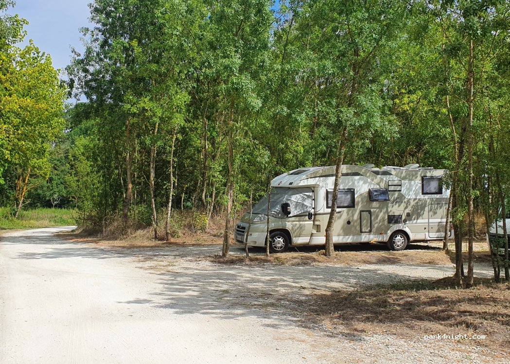 (17800) Salignac-sur-Charente - 34 Rue du Port du Lys — foto 2