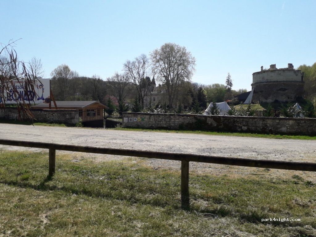 (86210) Monthoiron - 1 Le Château — foto