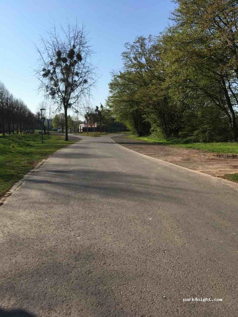 (37115) Duderstadt - 4 August-Werner-Allee — foto