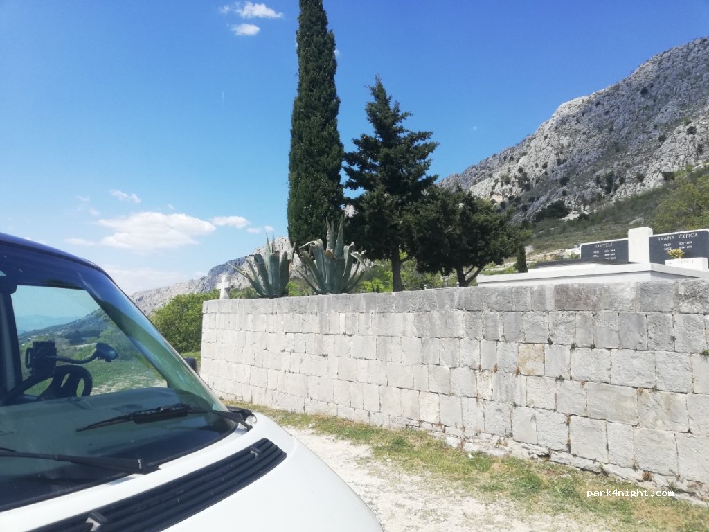 (21315) Duće - Unnamed Road — foto