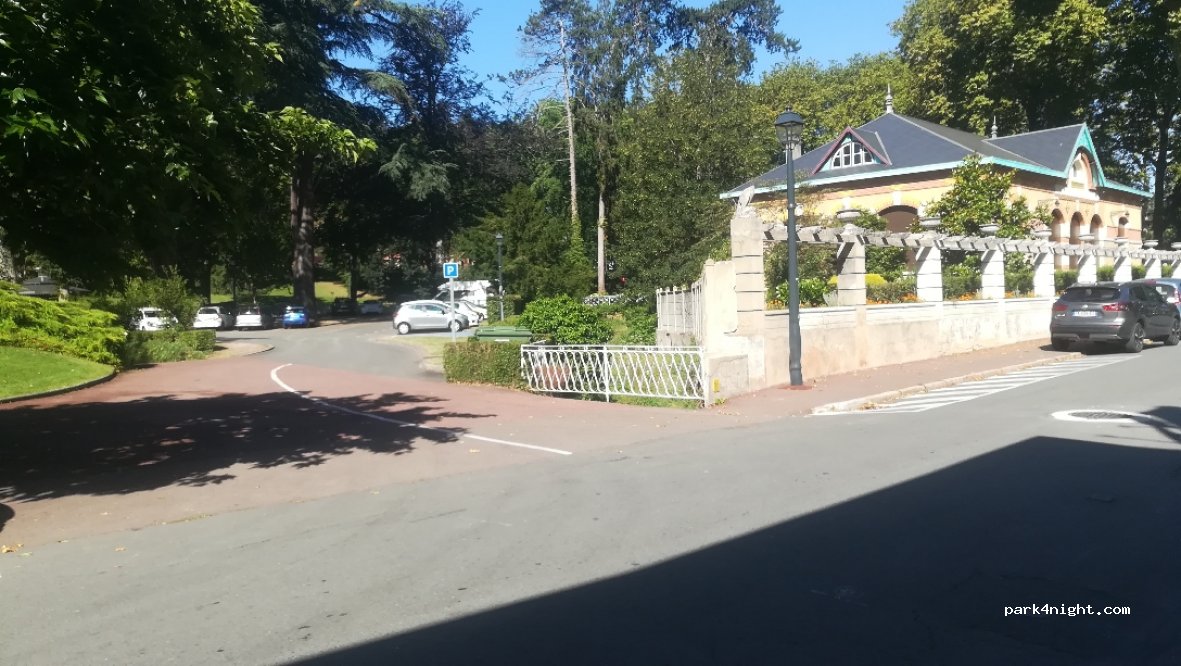 (71140) Bourbon-Lancy - 10-14 Avenue de la Libération — foto 2