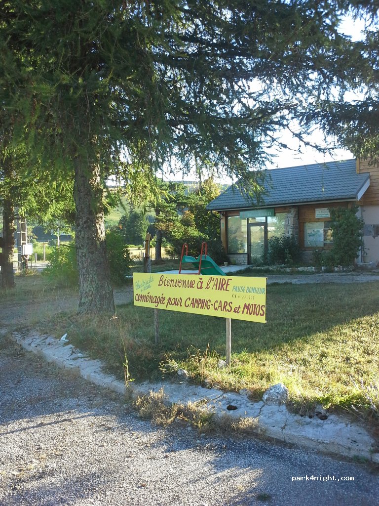 (30750) Saint-Sauveur-Camprieu - Rue de l'aigual — foto