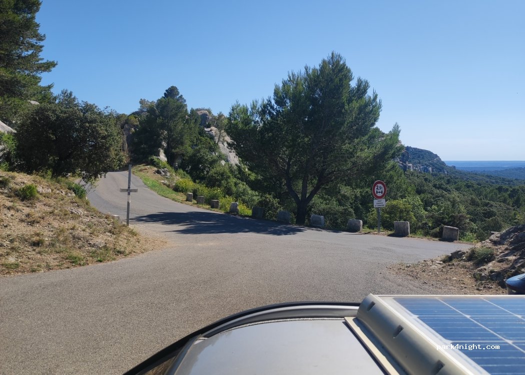 (13520) Les Baux-de-Provence - D27 — foto 3