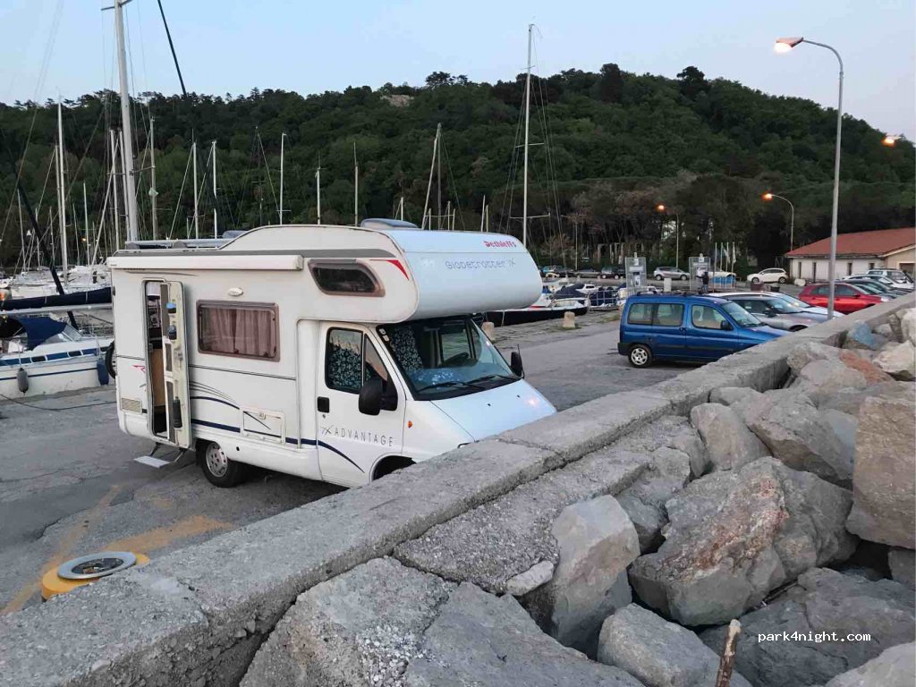 (34011) Duino - Unnamed Road — foto