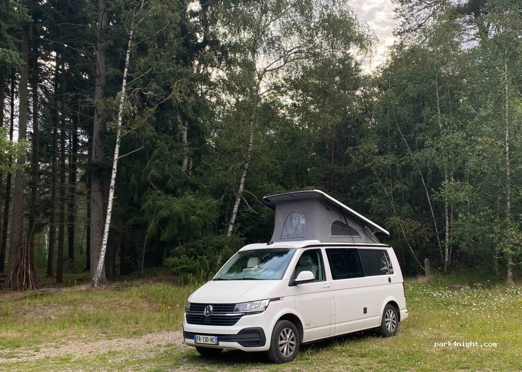() Poigny-la-Forêt - unamed road — foto