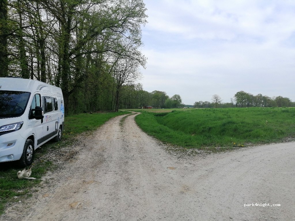 (10140) Champ-sur-Barse - 28 Rue Principale — foto 2