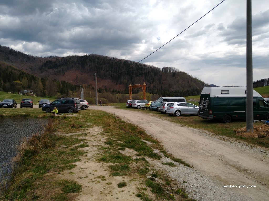 (976 56) Pohronská Polhora - Unnamed Road — foto