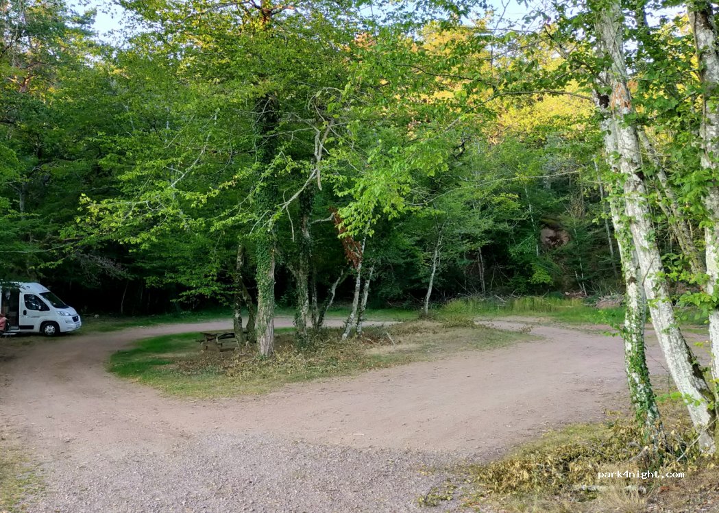(03350) Le Brethon - La Fontaine du Verne — foto 3