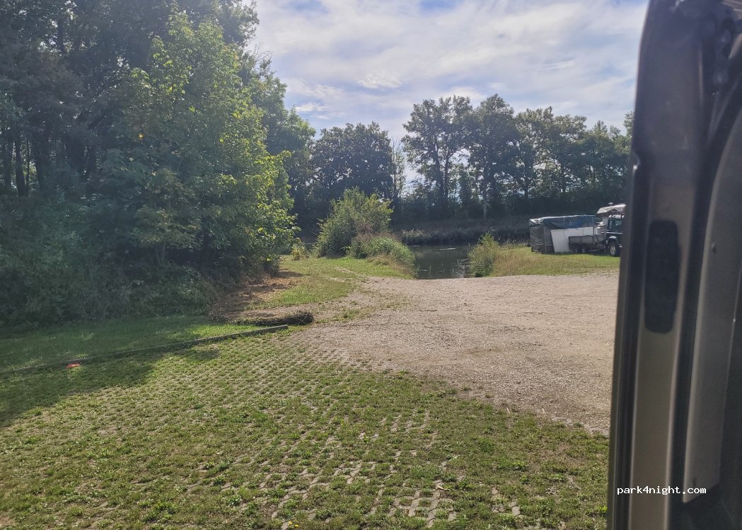 Aire Camping Car Savoyeux — foto 4