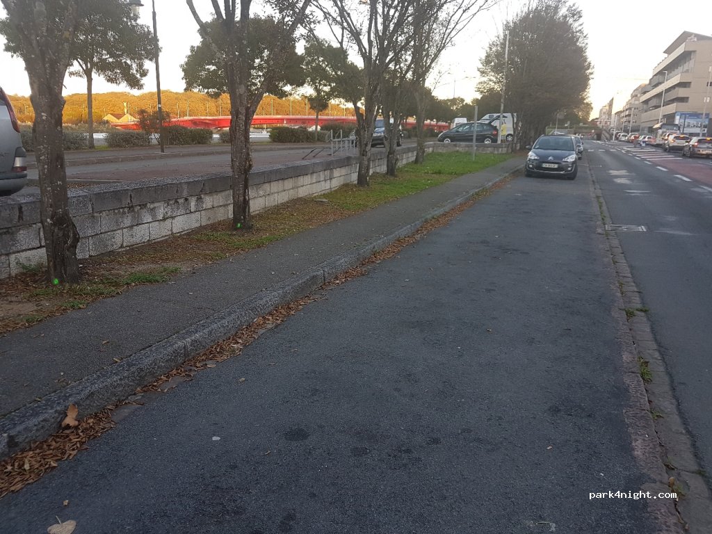 (64100) Bayonne - 38 Allée Marines — foto
