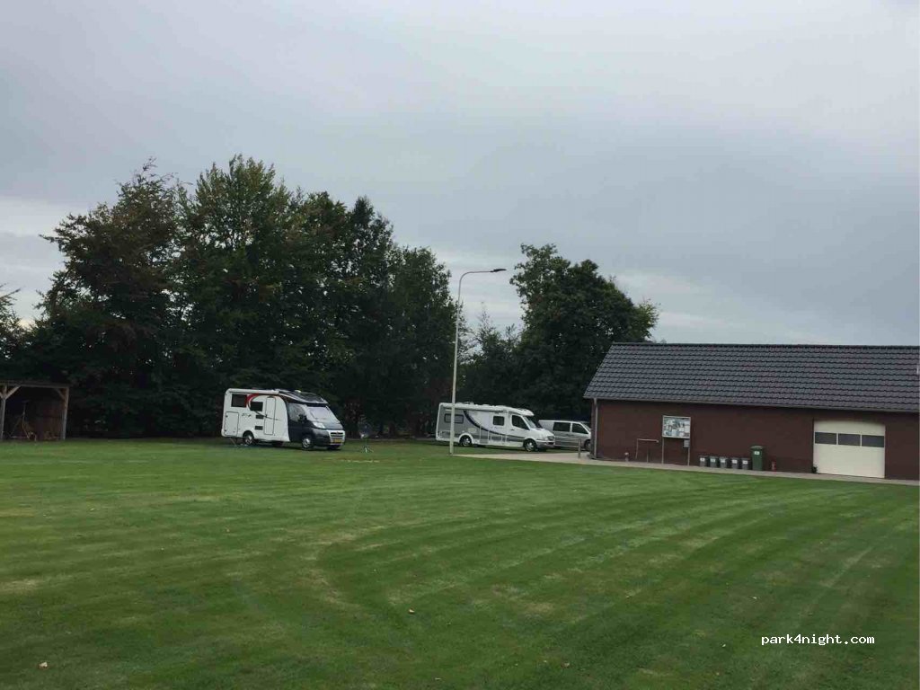 (5825 HD) Overloon - 1 Roosendaalseweg — foto