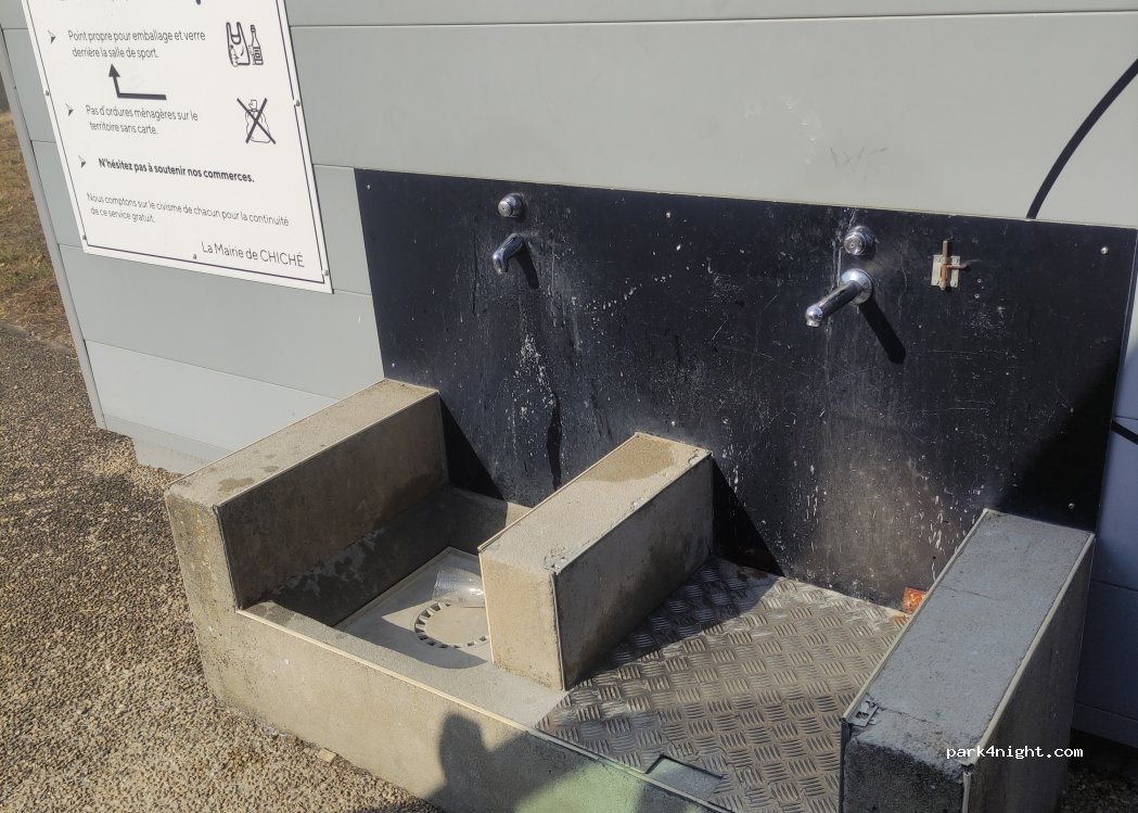 (79350) Chiché - Rue du Stade (Parking Football et Omnisport) — foto 5