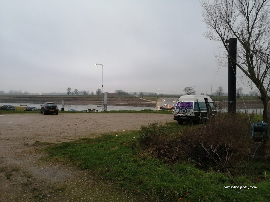 (6129 BC) Urmond - 17 Berger Maasstraat — foto 3