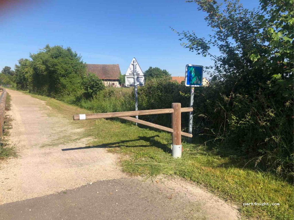 (71370) Saint-Germain-du-Plain - 9 Rue de l'Ancienne Gare — foto 3