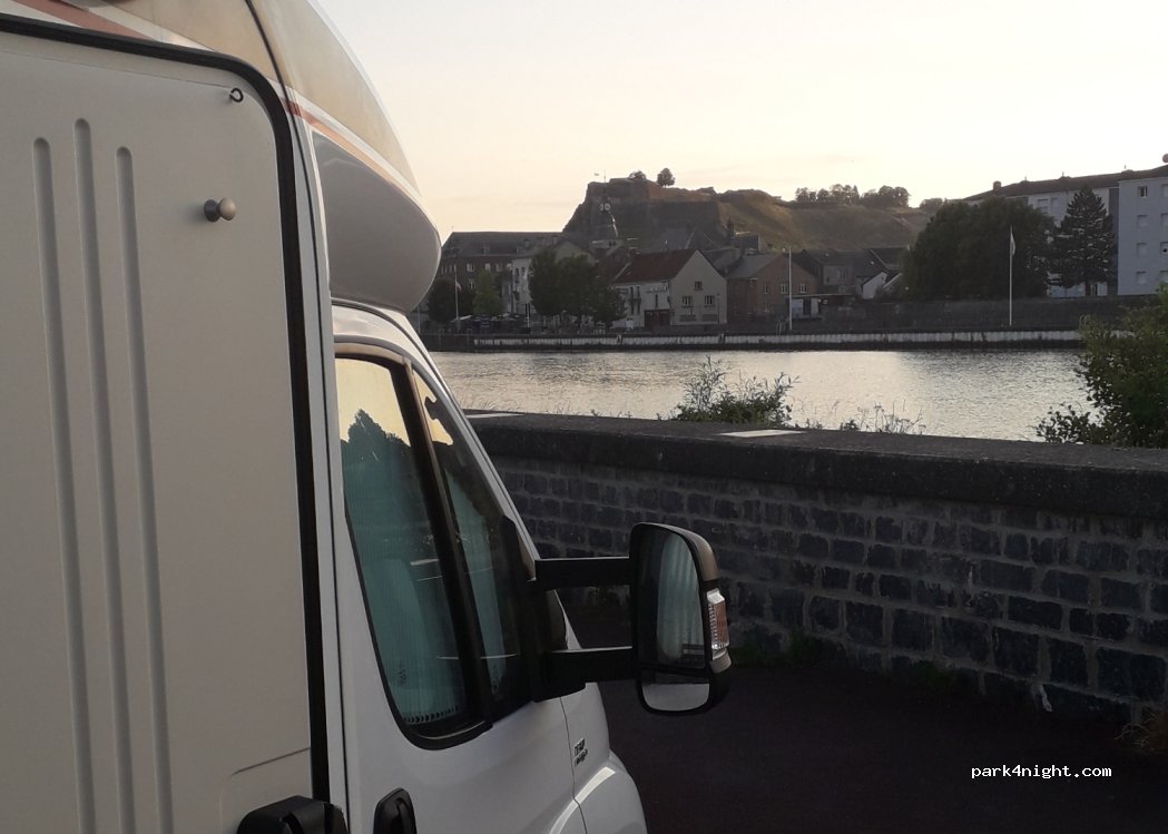 (08600) Givet - 12 Quai Dervaux — foto 4