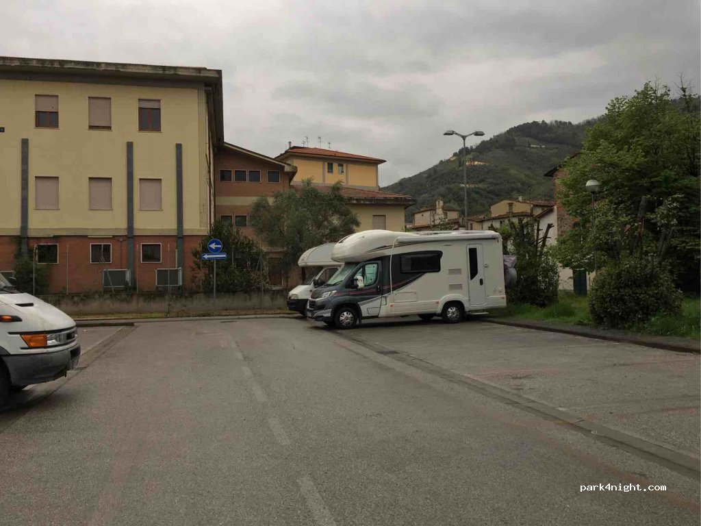 (51017) Pescia - 38 Via Vittorio Veneto — foto